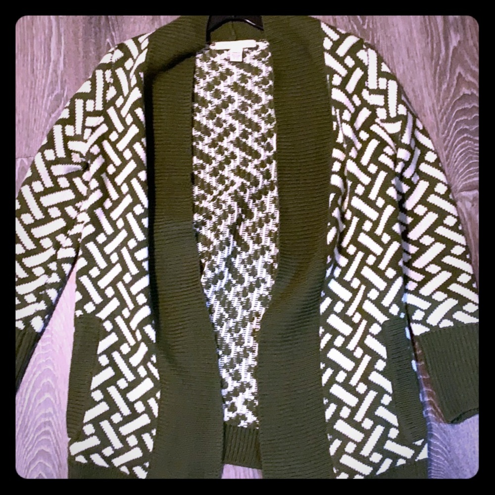 Stylish cardigan never worn